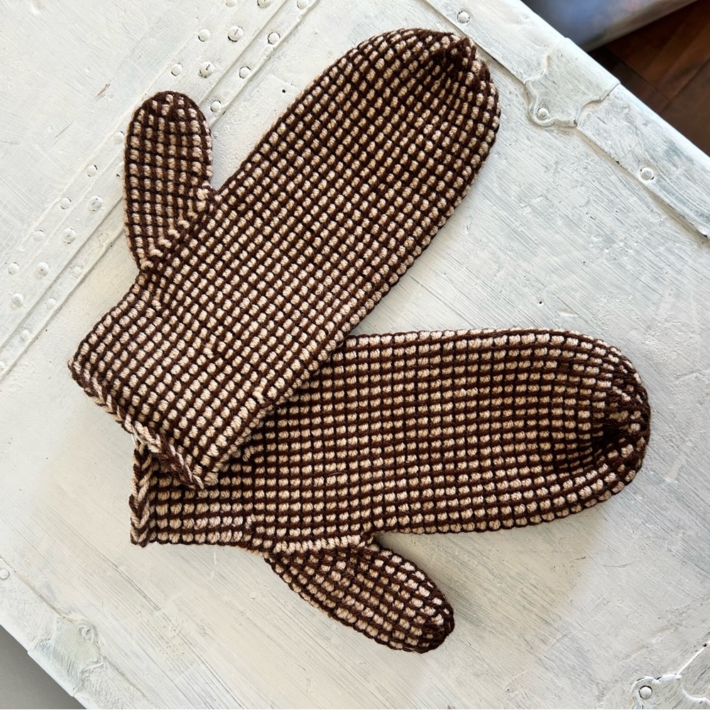 Crocheted mitts